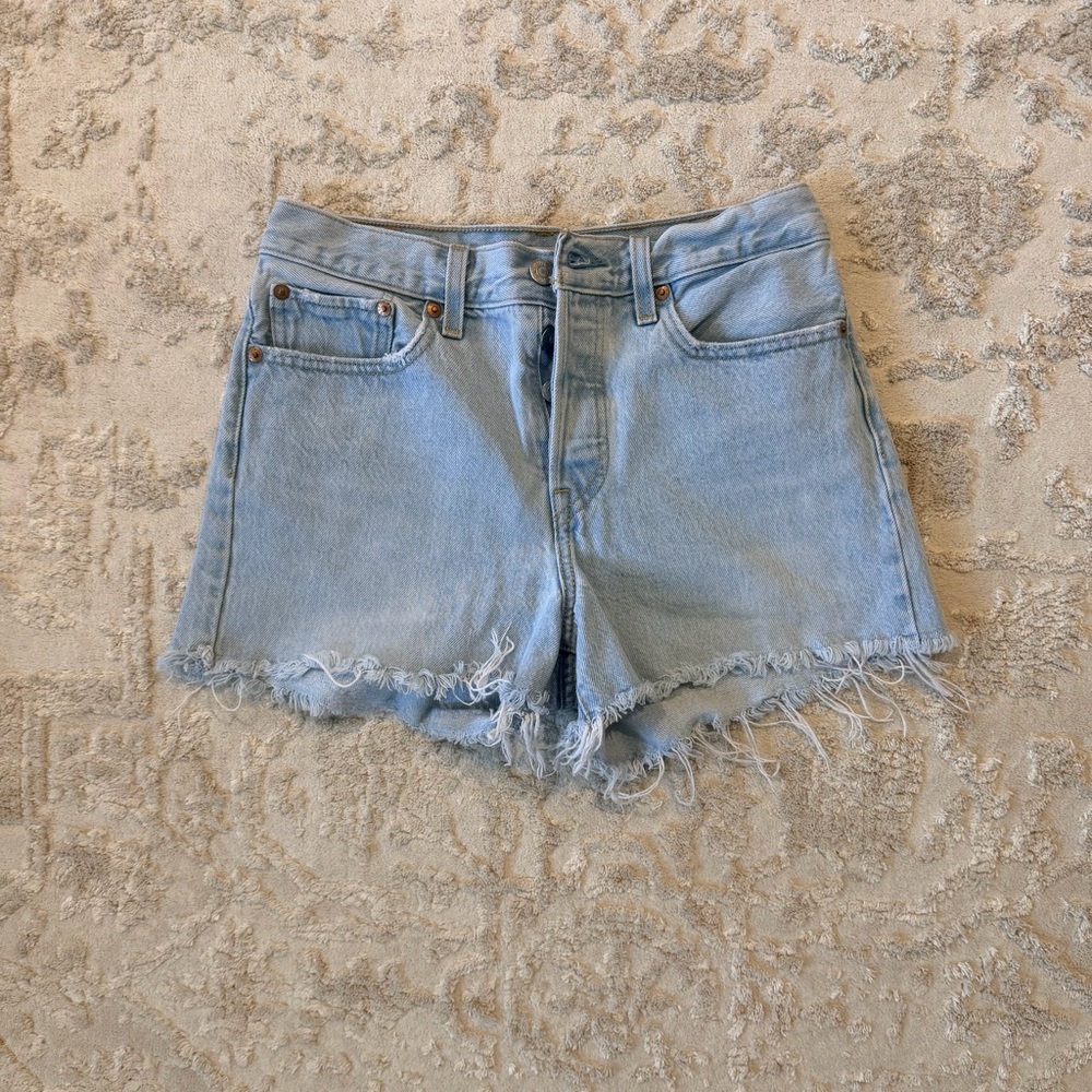 Levi’s wedgie shorts size 27